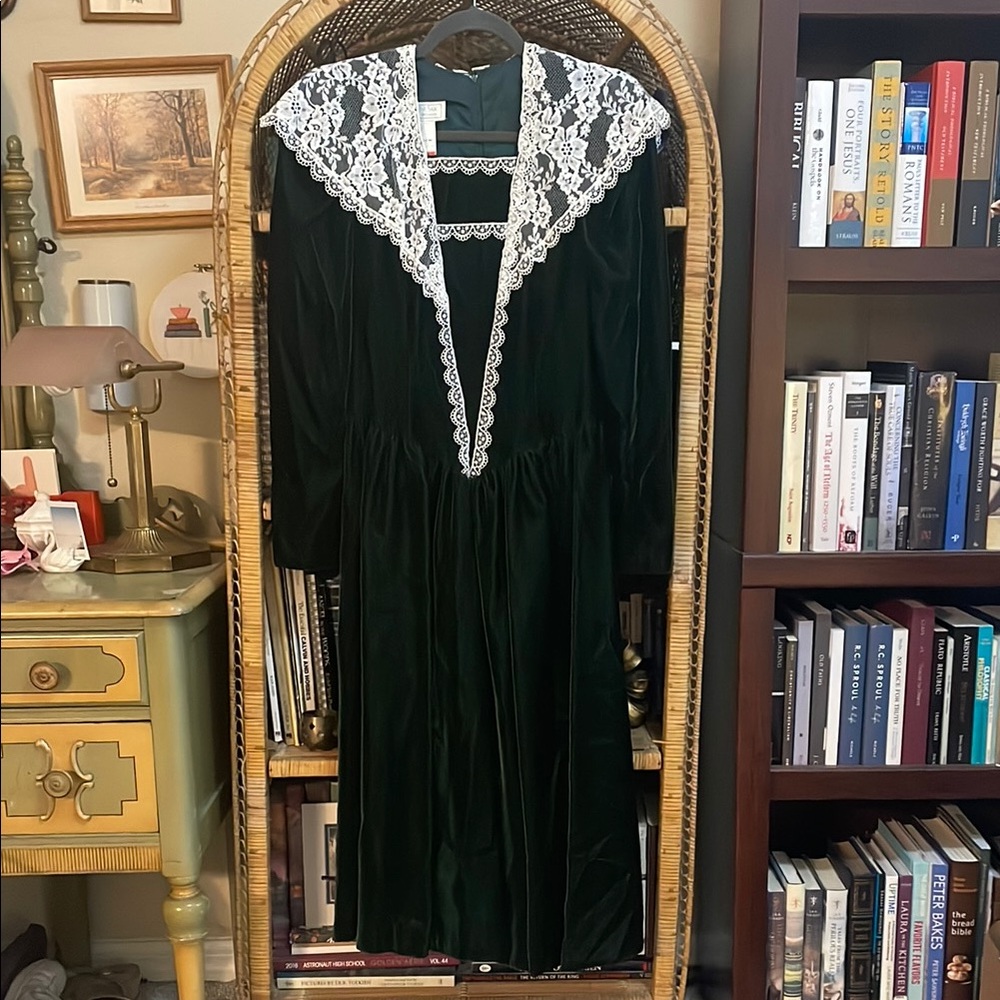 Gunne Sax Velvet Green and White Lace Long Sleeve Dress Authentic Vintage